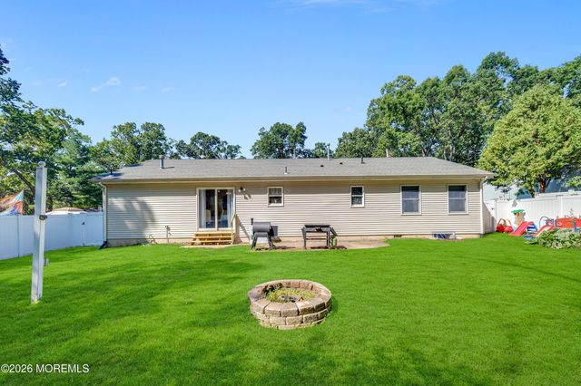 18 Phyllis Street, Browns Mills, NJ 08015