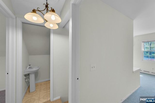 17 Andrew Avenue, Oakland, NJ 07436