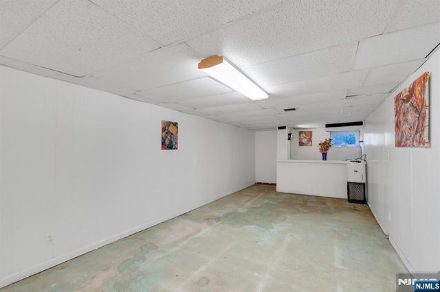 17 Andrew Avenue, Oakland, NJ 07436