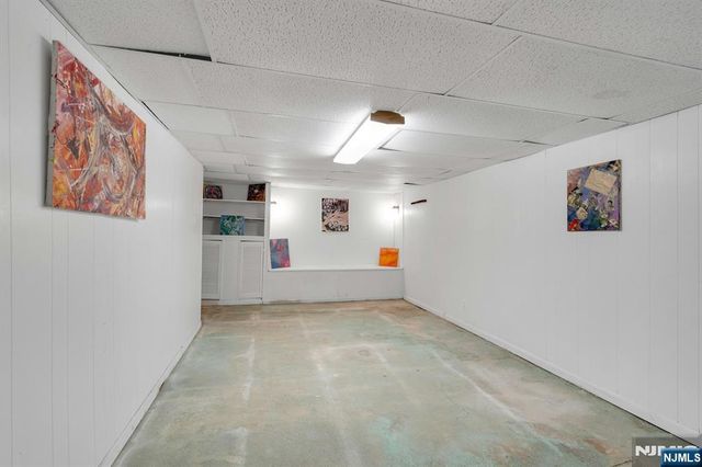 17 Andrew Avenue, Oakland, NJ 07436