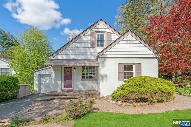 17 Andrew Avenue, Oakland, NJ 07436