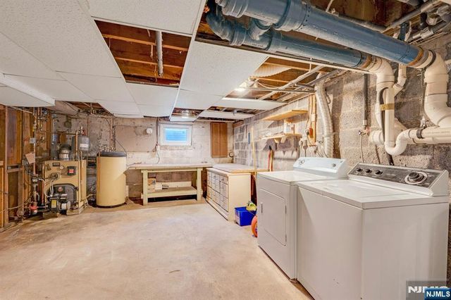 17 Andrew Avenue, Oakland, NJ 07436