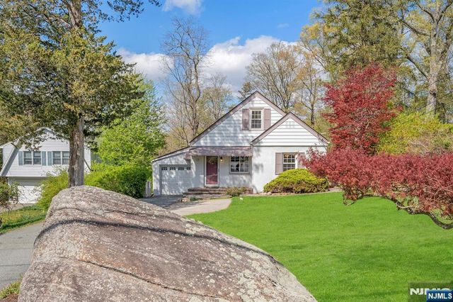 17 Andrew Avenue, Oakland, NJ 07436