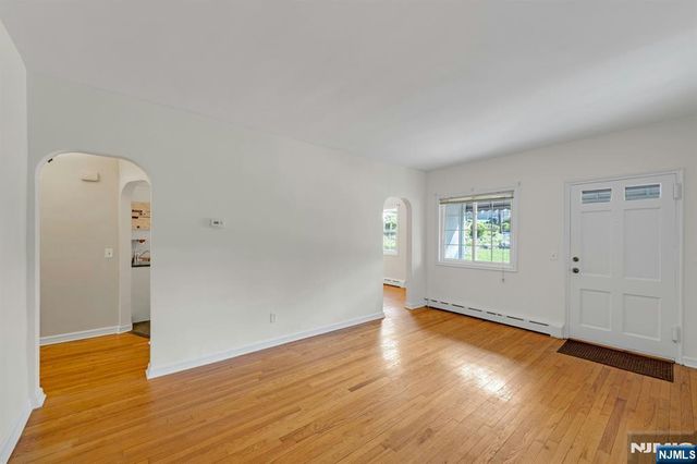 17 Andrew Avenue, Oakland, NJ 07436