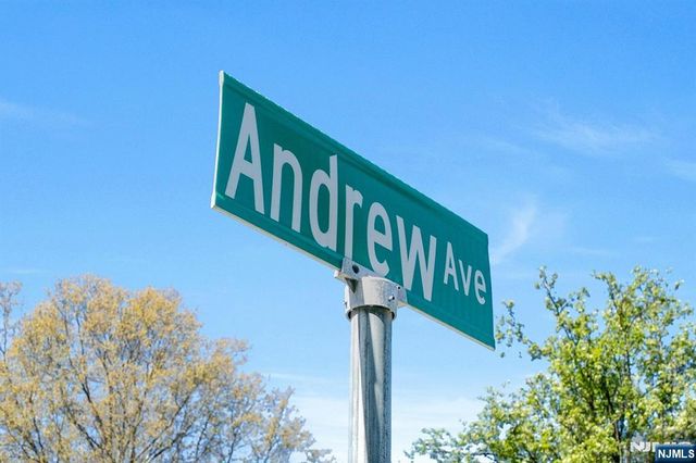 17 Andrew Avenue, Oakland, NJ 07436