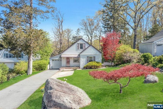 17 Andrew Avenue, Oakland, NJ 07436