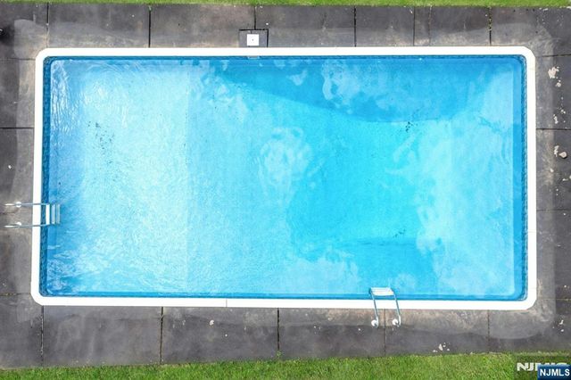 17 Andrew Avenue, Oakland, NJ 07436