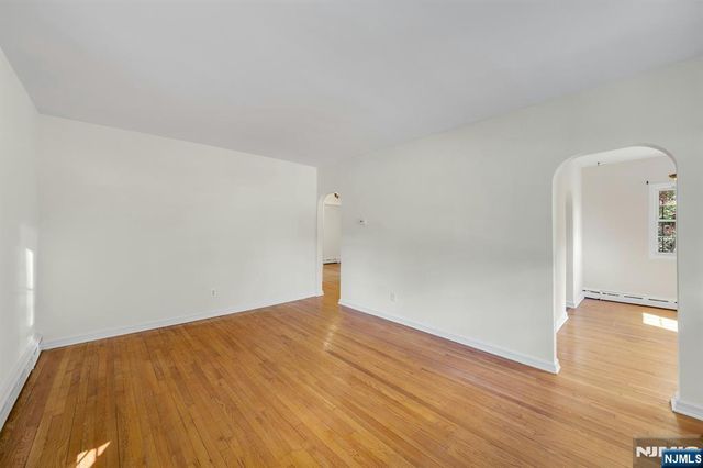 17 Andrew Avenue, Oakland, NJ 07436