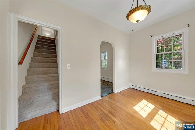 17 Andrew Avenue, Oakland, NJ 07436