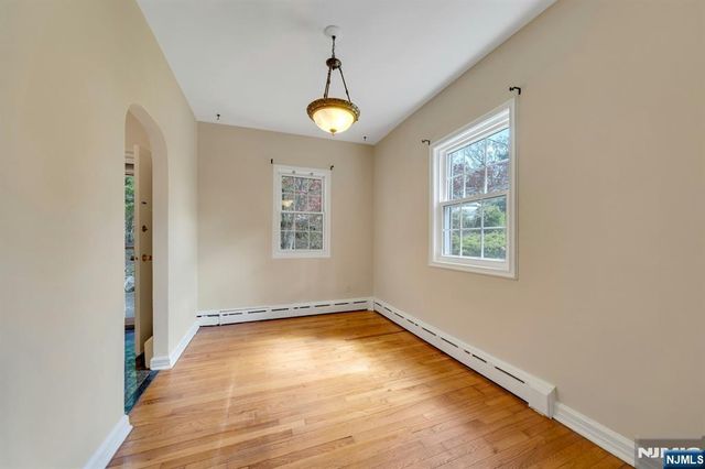 17 Andrew Avenue, Oakland, NJ 07436