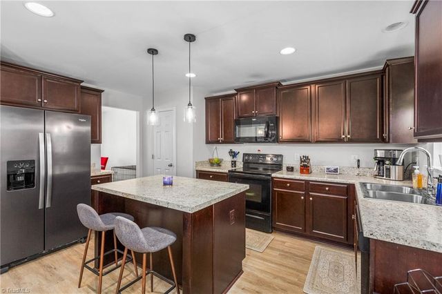 2900 Glenn Abbey Lane, Browns Summit, NC 27214