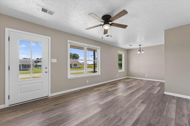 1647 Hannibal Dr, Oak Grove, KY 42262
