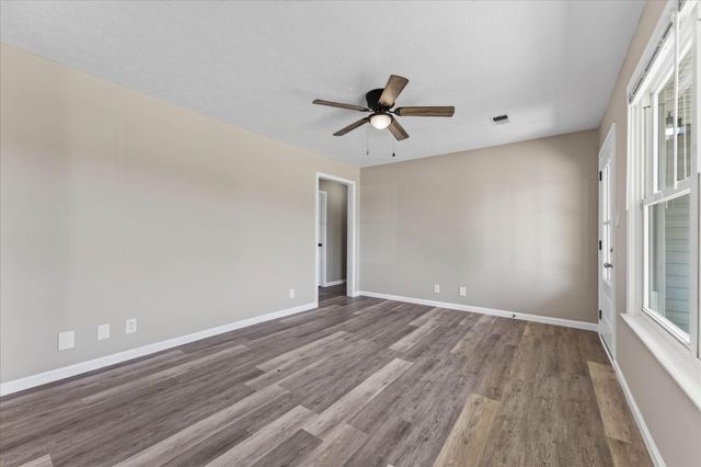 1647 Hannibal Dr, Oak Grove, KY 42262