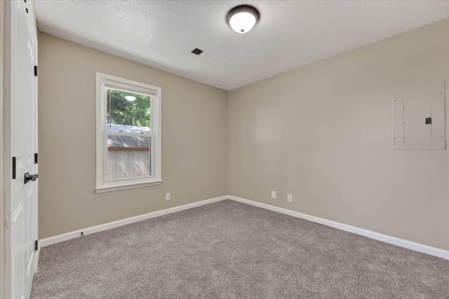 1647 Hannibal Dr, Oak Grove, KY 42262