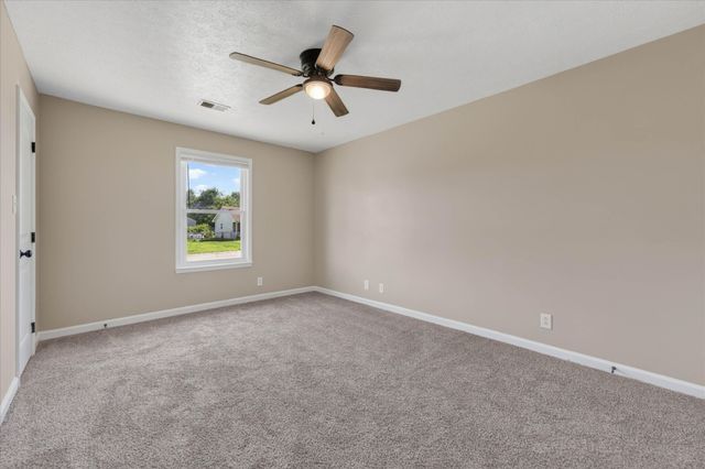 1647 Hannibal Dr, Oak Grove, KY 42262