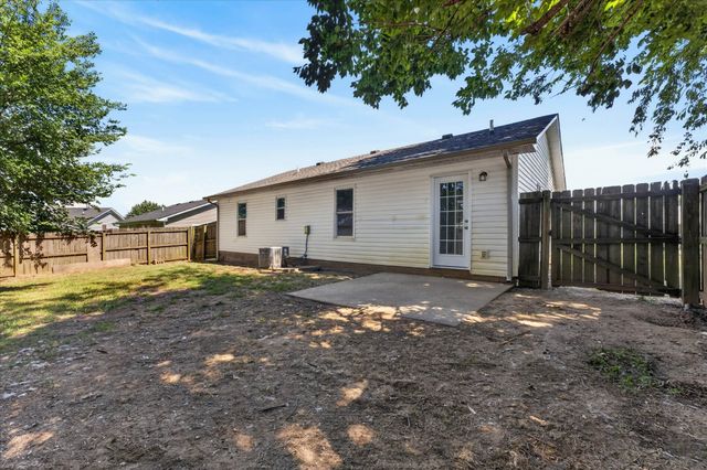 1647 Hannibal Dr, Oak Grove, KY 42262