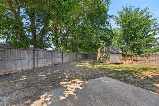 1647 Hannibal Dr, Oak Grove, KY 42262