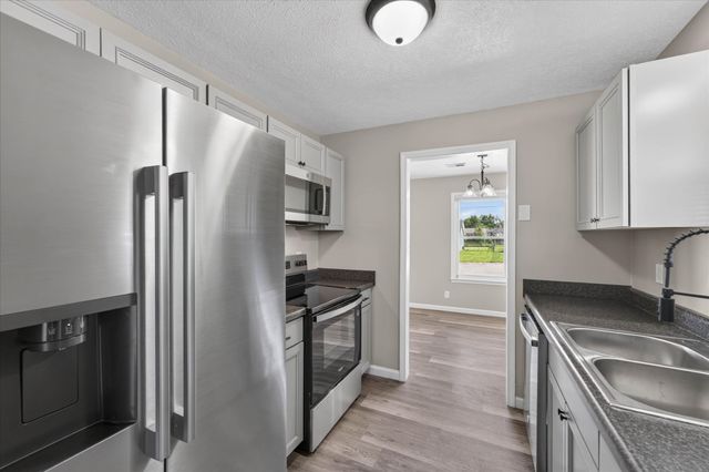 1647 Hannibal Dr, Oak Grove, KY 42262