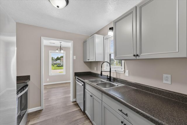 1647 Hannibal Dr, Oak Grove, KY 42262