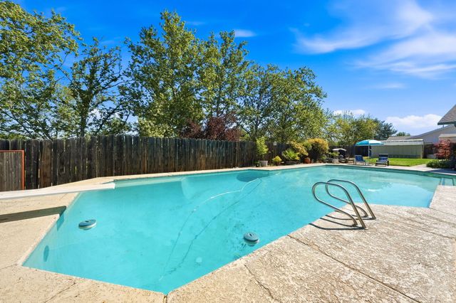 4000 Meander Drive, Redding, CA 96001