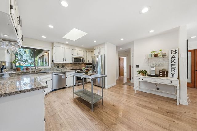 4000 Meander Drive, Redding, CA 96001