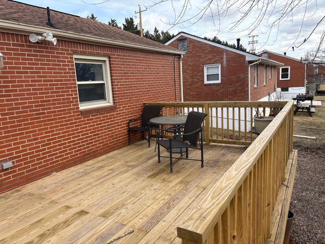 4970 FLORIST RD, Roanoke, VA 24012