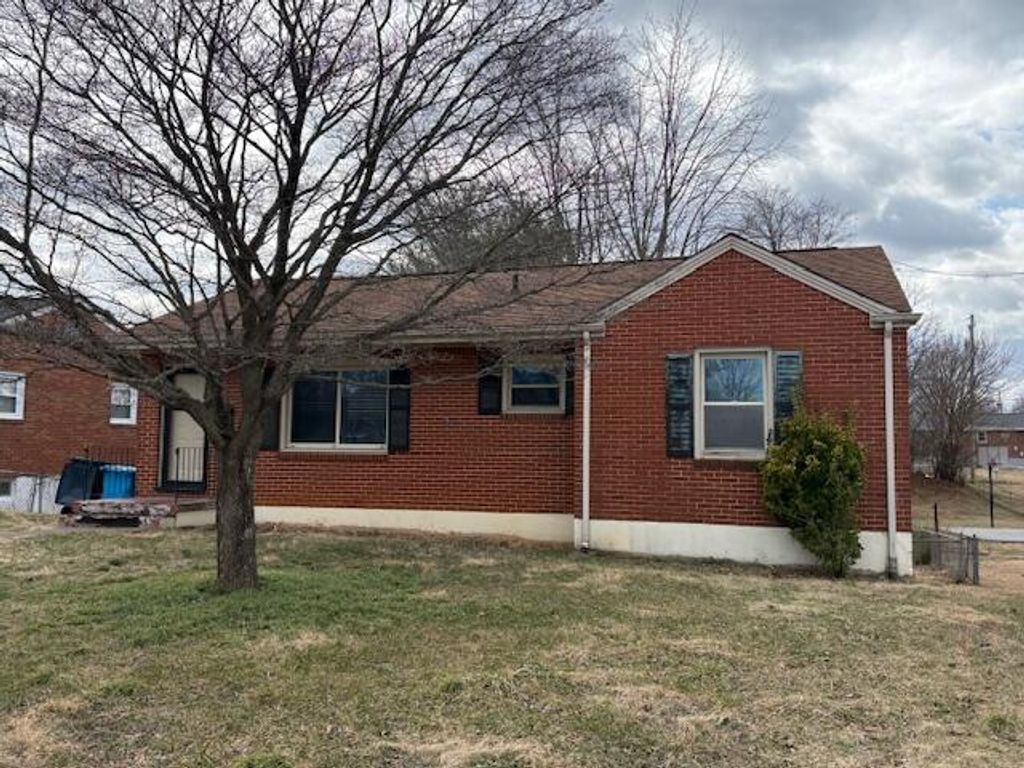 4970 FLORIST RD, Roanoke, VA 24012