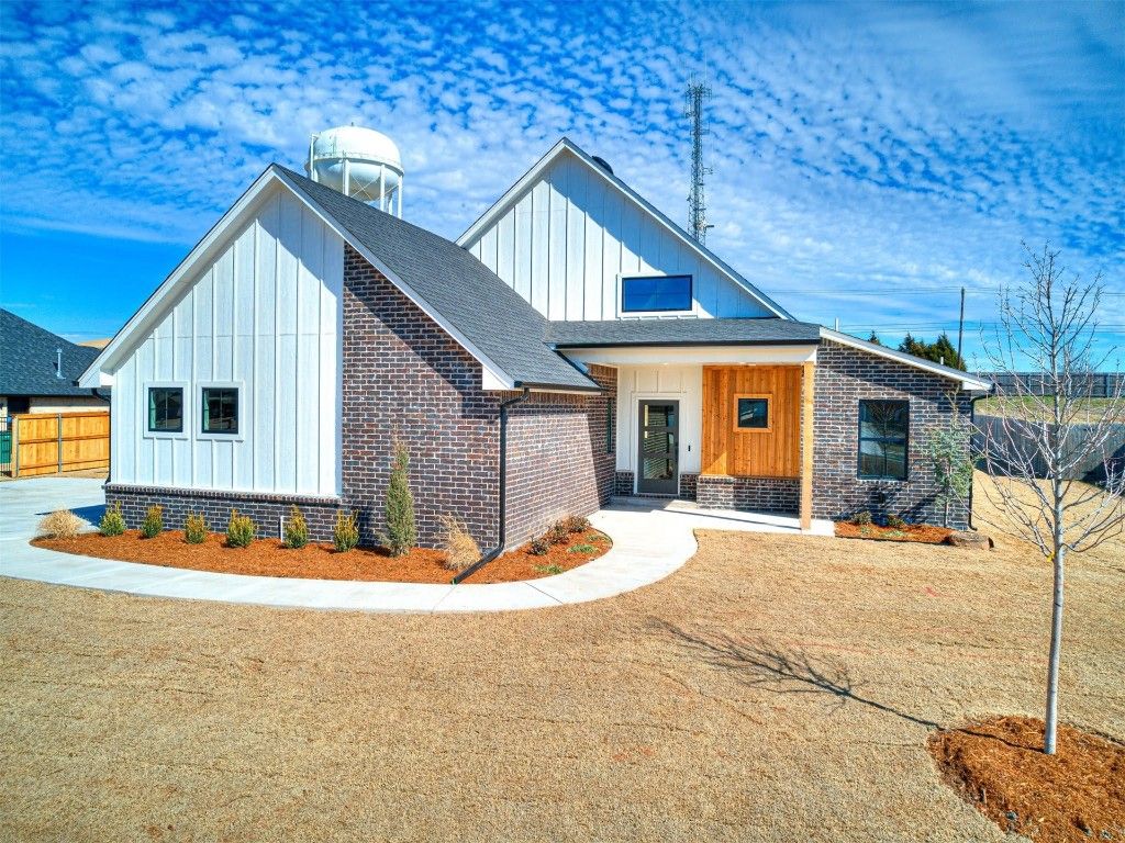 9608 Sultans Water Way, Yukon, OK 73099