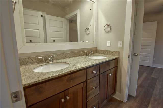 747 N Malbec Road, Fayetteville, AR 72704