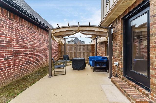 747 N Malbec Road, Fayetteville, AR 72704