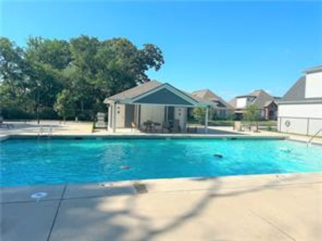 747 N Malbec Road, Fayetteville, AR 72704