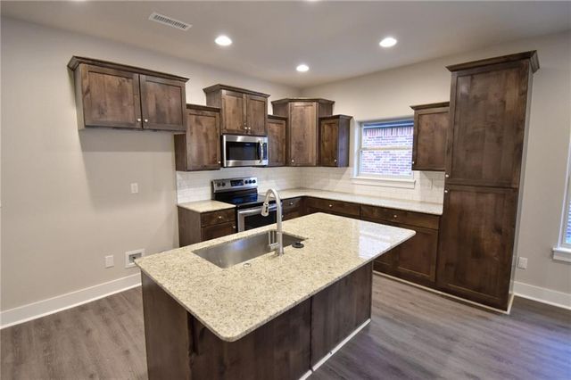 747 N Malbec Road, Fayetteville, AR 72704