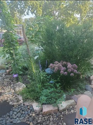 1715 E Mulberry St Street, Sioux Falls, SD 57103