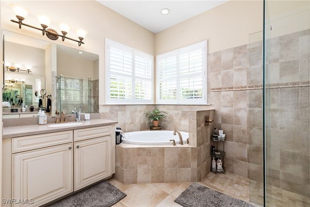 6849 IL REGALO CIR, Naples, FL 34109