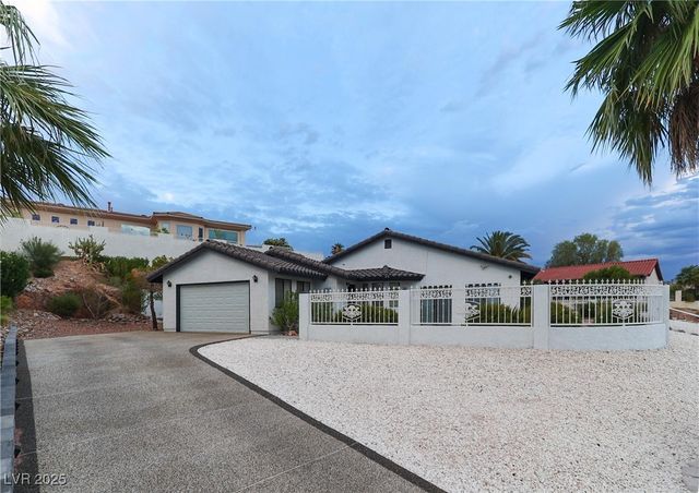 935 Vista Lago Way, Boulder City, NV 89005