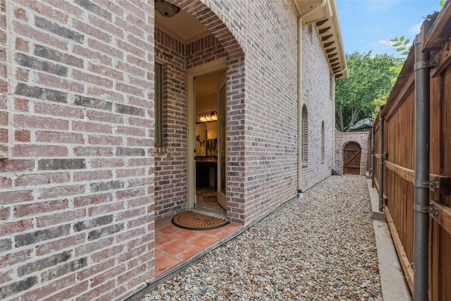 1213 Virginia Place, Fort Worth, TX 76107