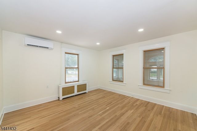 69 W Hanover Ave, Morris Plains Boro, NJ 07950