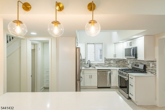 69 W Hanover Ave, Morris Plains Boro, NJ 07950