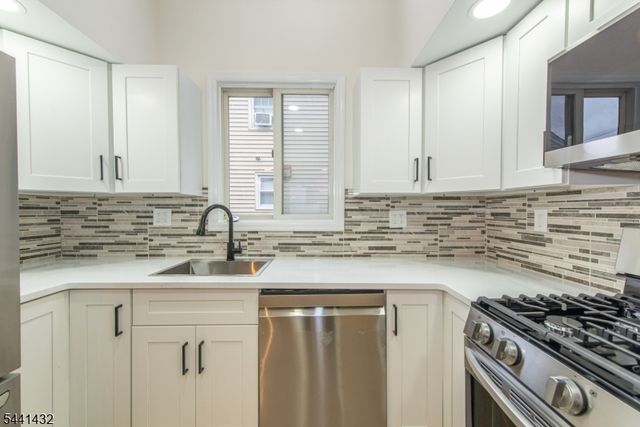 69 W Hanover Ave, Morris Plains Boro, NJ 07950
