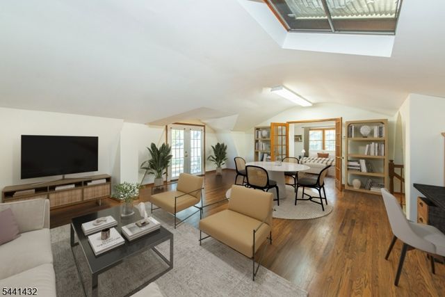 69 W Hanover Ave, Morris Plains Boro, NJ 07950