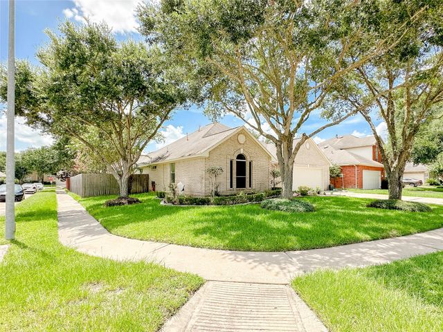 11922 Hueco Tanks Drive, Sugar Land, TX 77498