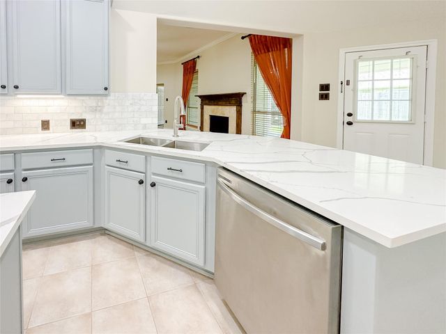 11922 Hueco Tanks Drive, Sugar Land, TX 77498