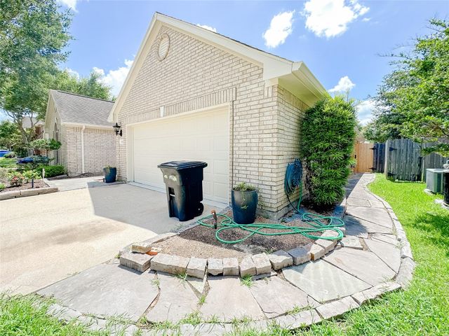 11922 Hueco Tanks Drive, Sugar Land, TX 77498