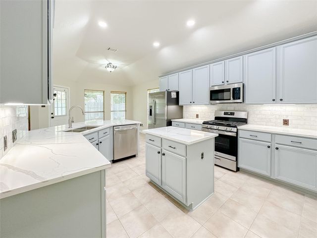 11922 Hueco Tanks Drive, Sugar Land, TX 77498