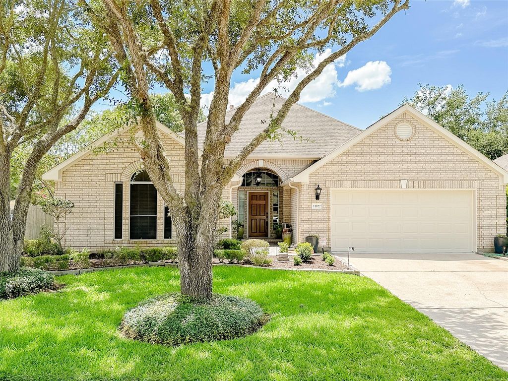 11922 Hueco Tanks Drive, Sugar Land, TX 77498