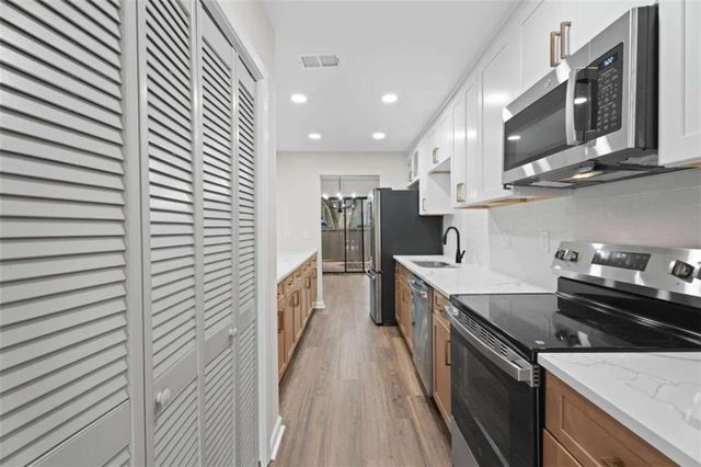 915 Cedar Creek S, Marietta, GA 30067