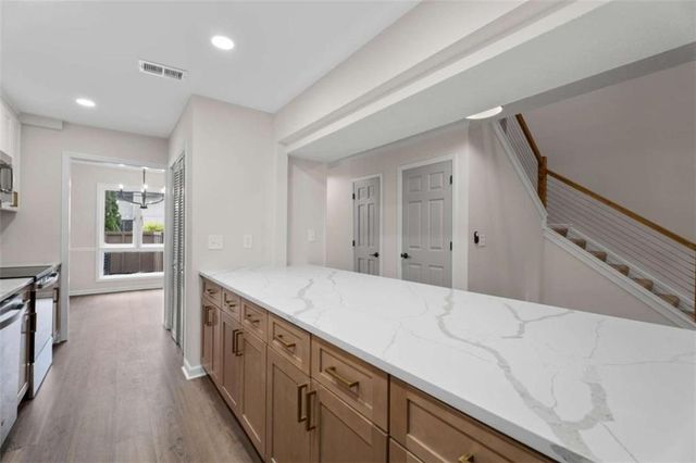 915 Cedar Creek S, Marietta, GA 30067