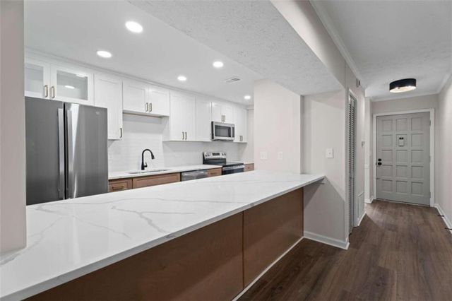 915 Cedar Creek S, Marietta, GA 30067