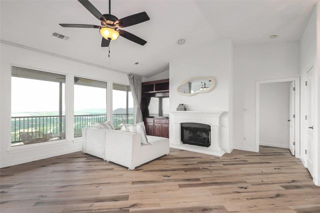 8424 Bronco Buster TRL, Lago Vista, TX 78645