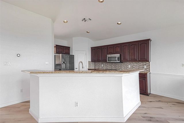 8424 Bronco Buster TRL, Lago Vista, TX 78645
